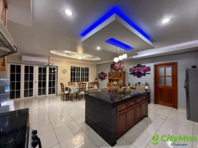 CASA EN VENTA EN QUINTAS DE SAN ANTONIO, EXCLUSIVIDAD Y DISEÑO 