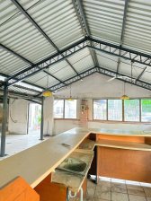 Local de esquina excelente ubicación sobre Los Heroes